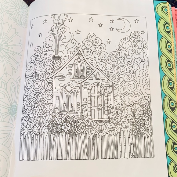 Bundle of 3 adult coloring books - Picture 5 of 7